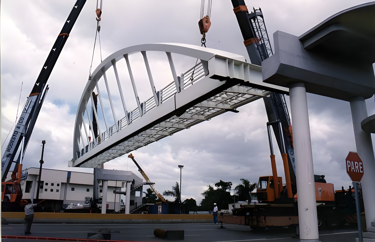 Puente Peatonal Americana — Kennedy