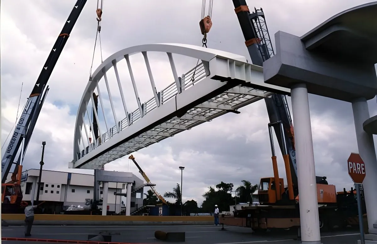 Puente Peatonal Americana — Kennedy