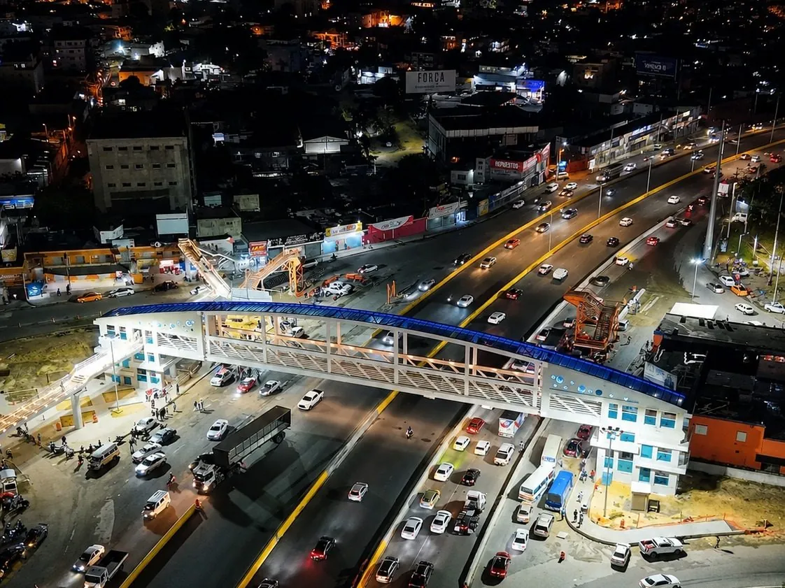 Puente Peatonal km 9 — Autopista Duarte
