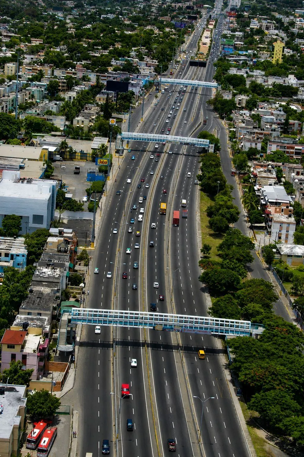Vista aérea puentes peatonales Avenida Las Américas — PINSA